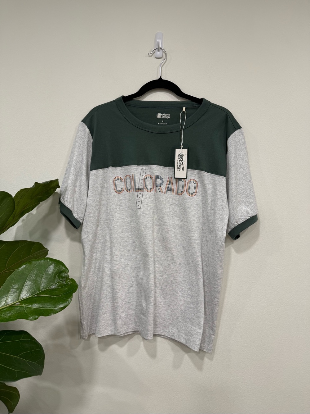 Alpine Design Colorblock 'Colorado' Tee in Dark Green and Light Gray